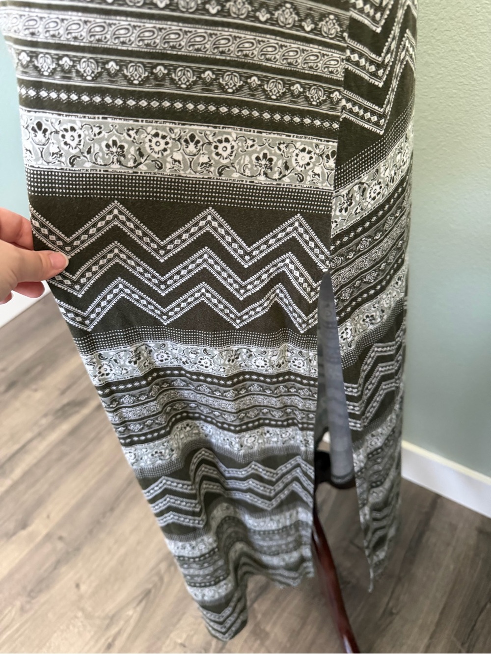 Charlotte Russe Olive Paisley Chevron Maxi Skirt - Picture 4 of 5
